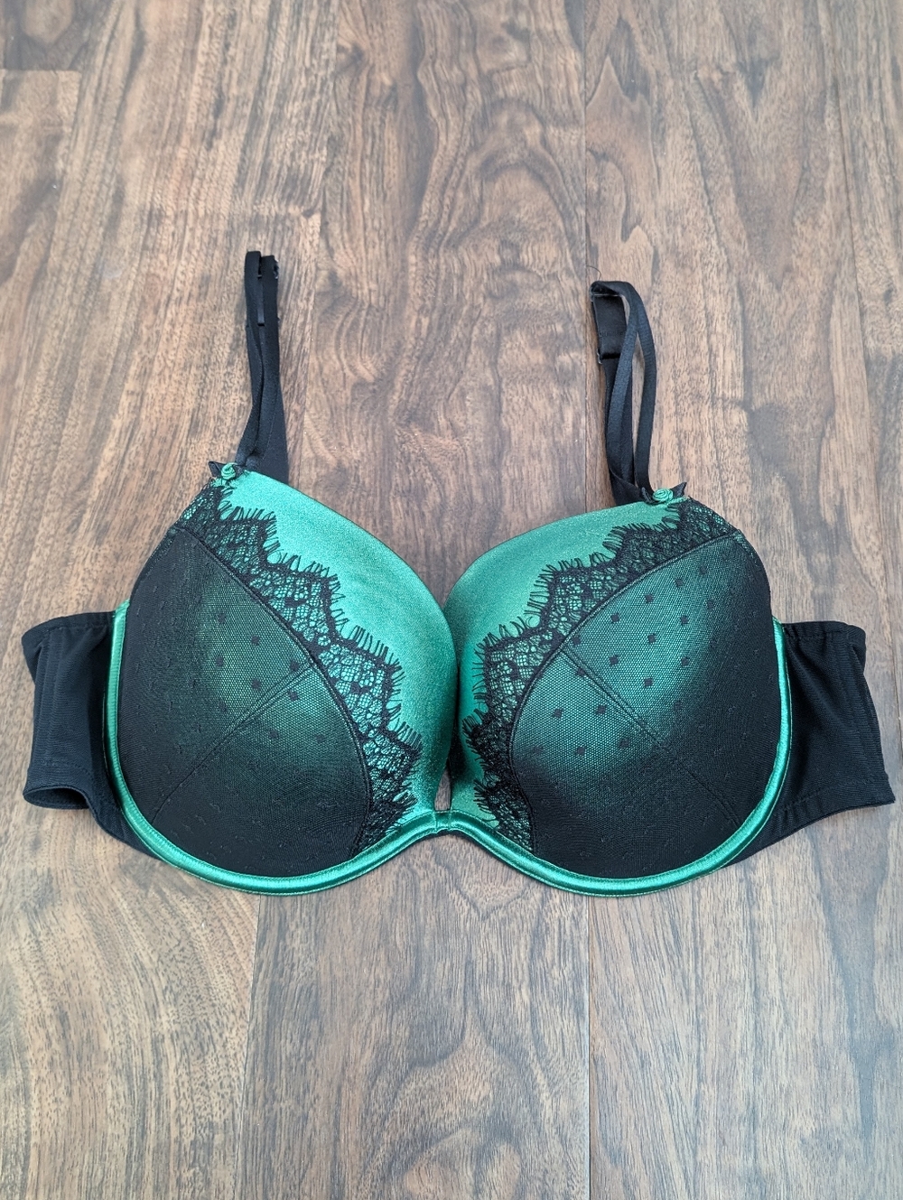 Cacique 44C Black and Emerald Lace Push-Up Bra Lightly Lined